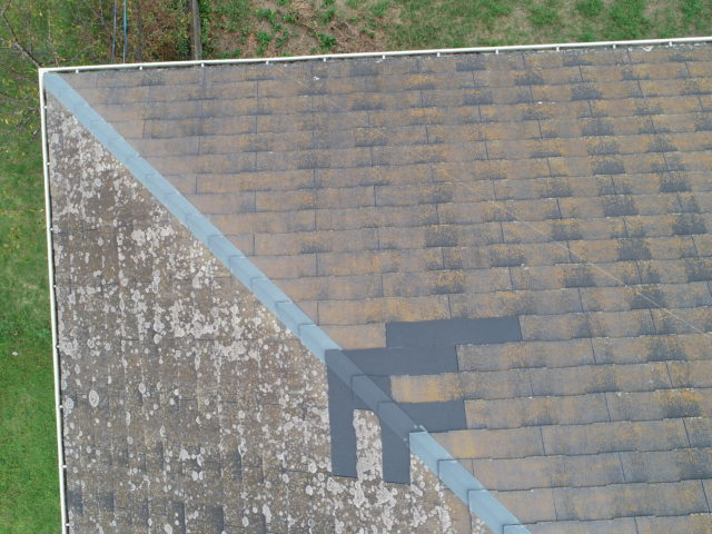 屋根の点検はドローン調査が安全です。